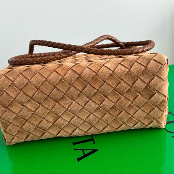 Bottega Veneta Suede Tan Andiamo Small Shoulder Bag - Picture 4 of 6